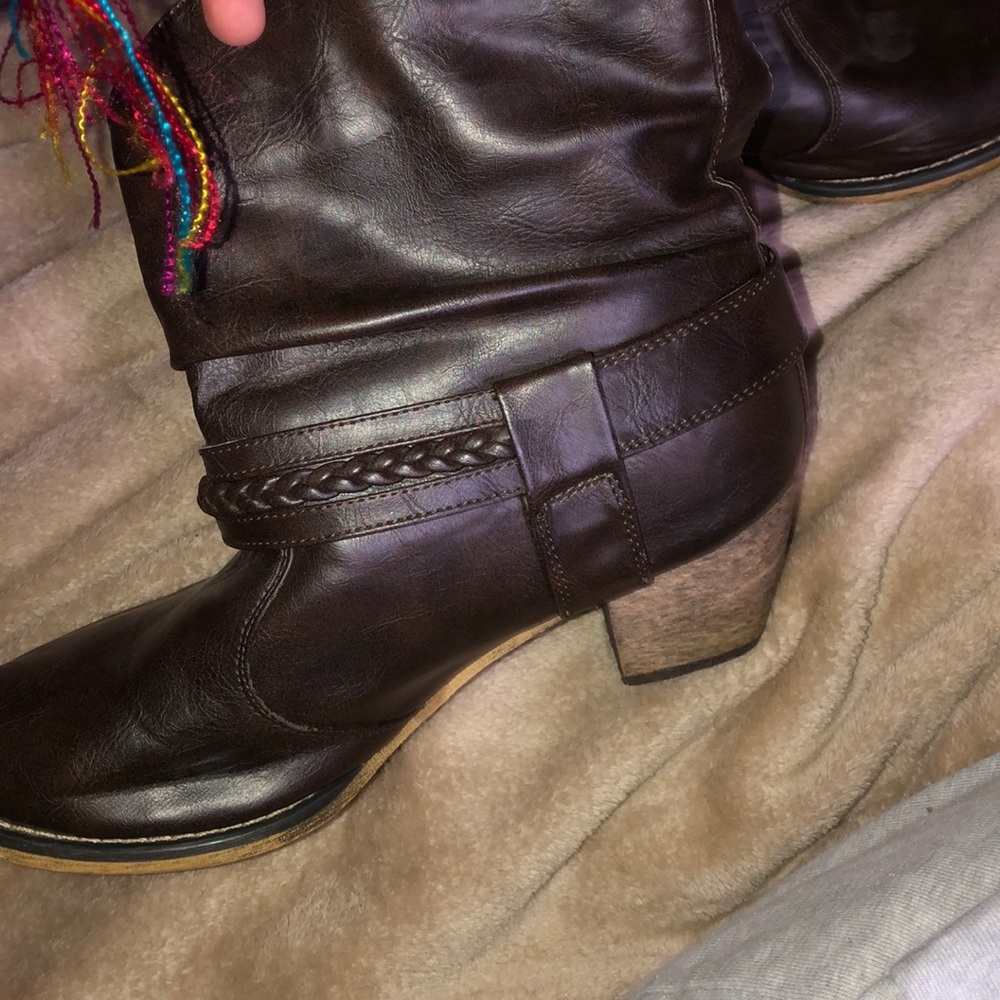 Boots - Picture 4 of 5